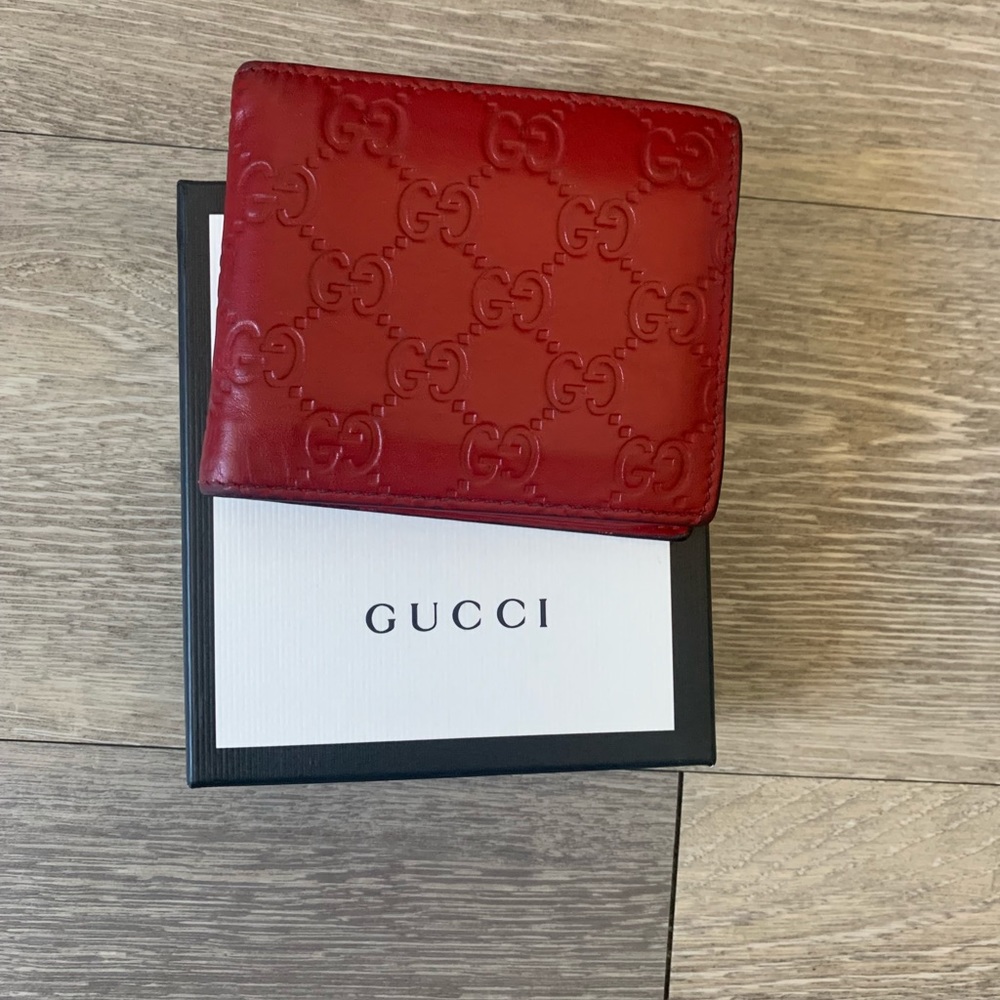 Gucci Signature bi-fold wallet w/toned leather